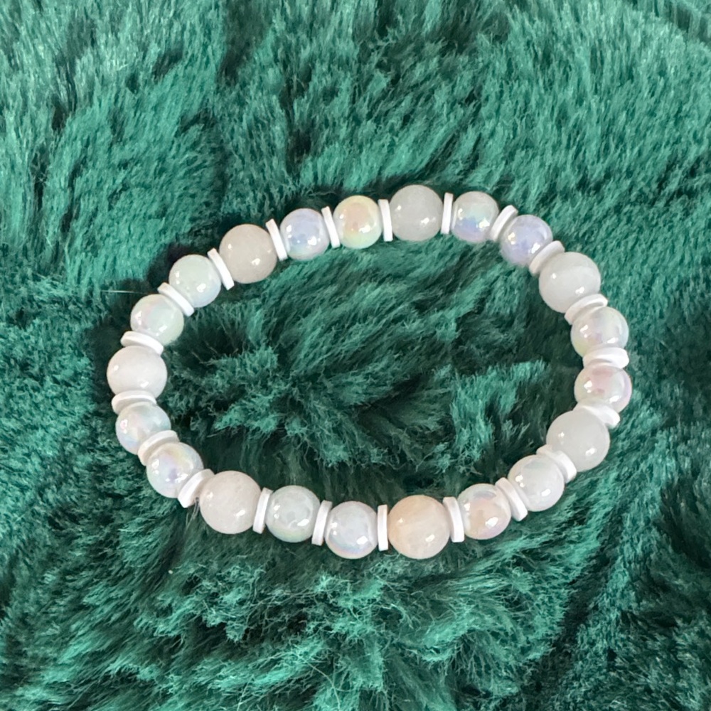 Sunstone and white plastic pearl bracelet